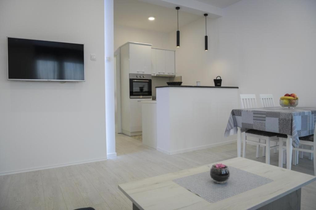 Apartments Tila Требинье Экстерьер фото