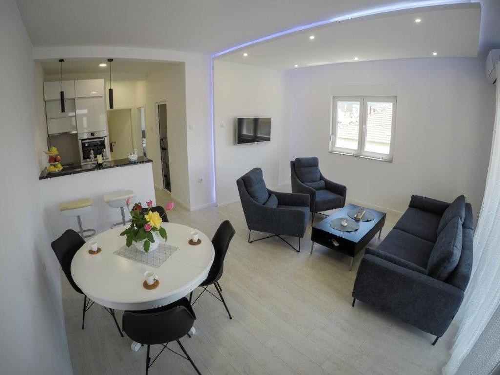 Apartments Tila Требинье Экстерьер фото
