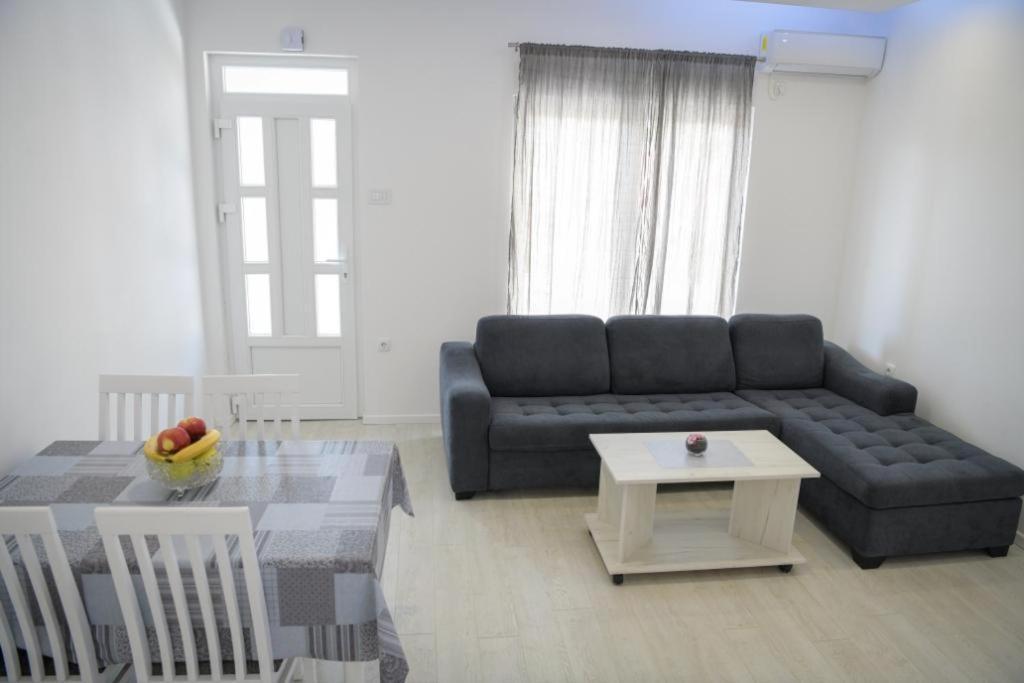 Apartments Tila Требинье Экстерьер фото